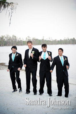 Best Lakeside wedding at Paradise Cove in Orlando, Florida - Wedding photographer - Sandra Johnson (SJFoto.com)